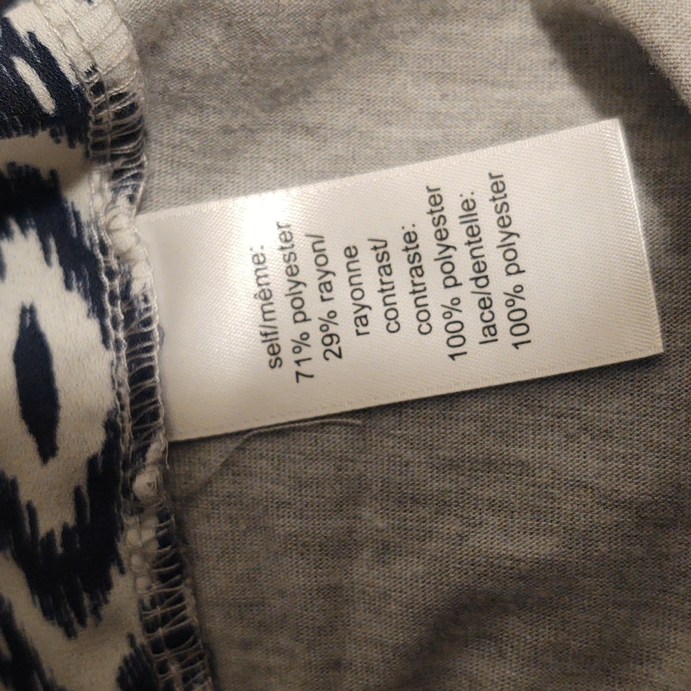 Maurices Diamond Patterned Top - Sz. L - Picture 7 of 7